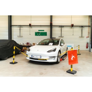 Intervenir en sécurité sur un véhicule électrique ou hybride : les habilitations électriques